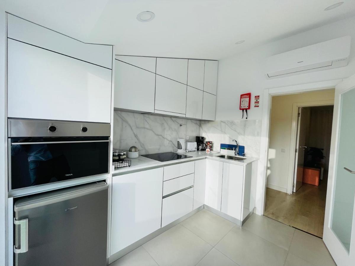 Central Tiled Apartment 阿威罗 外观 照片