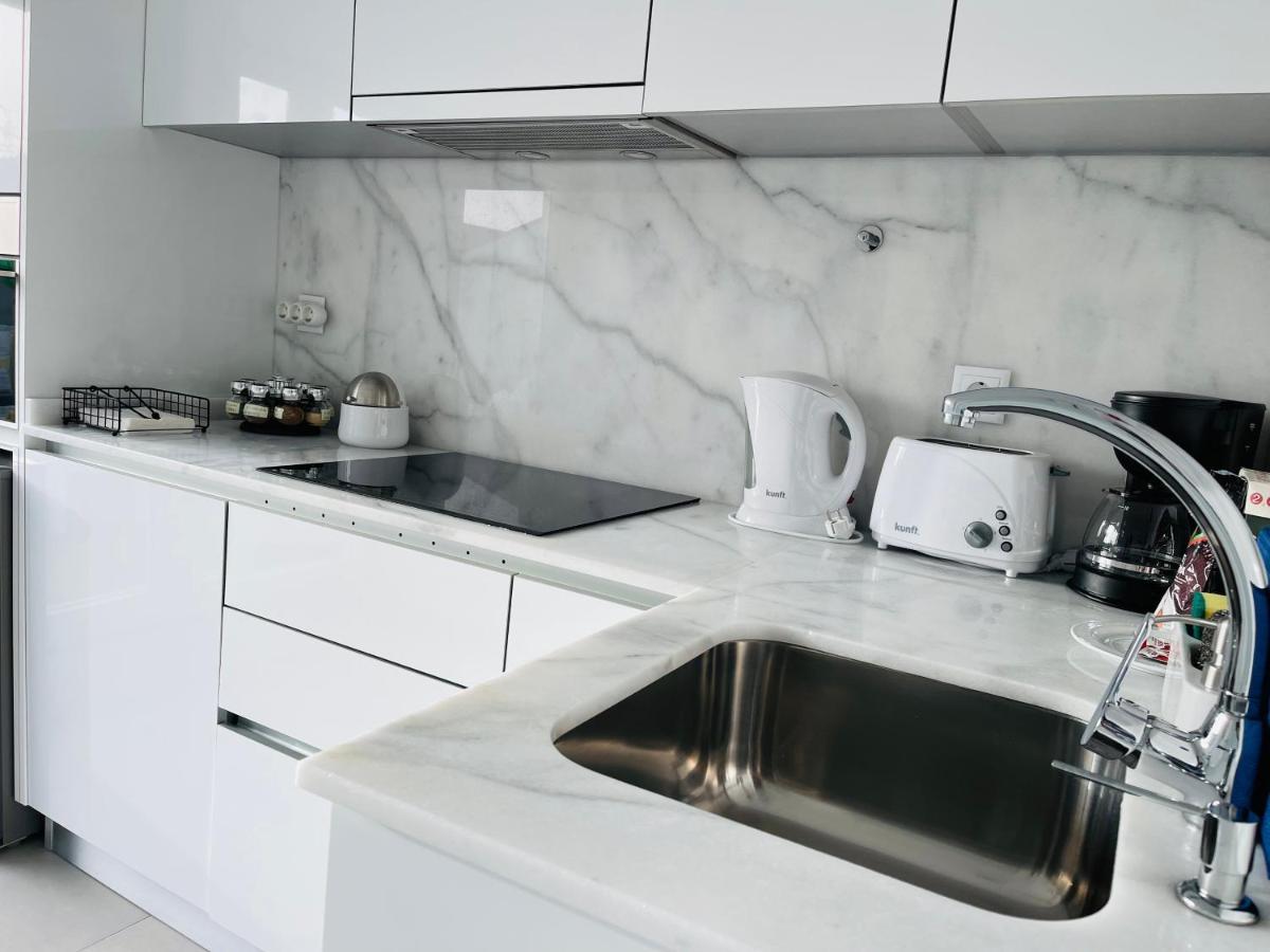 Central Tiled Apartment 阿威罗 外观 照片